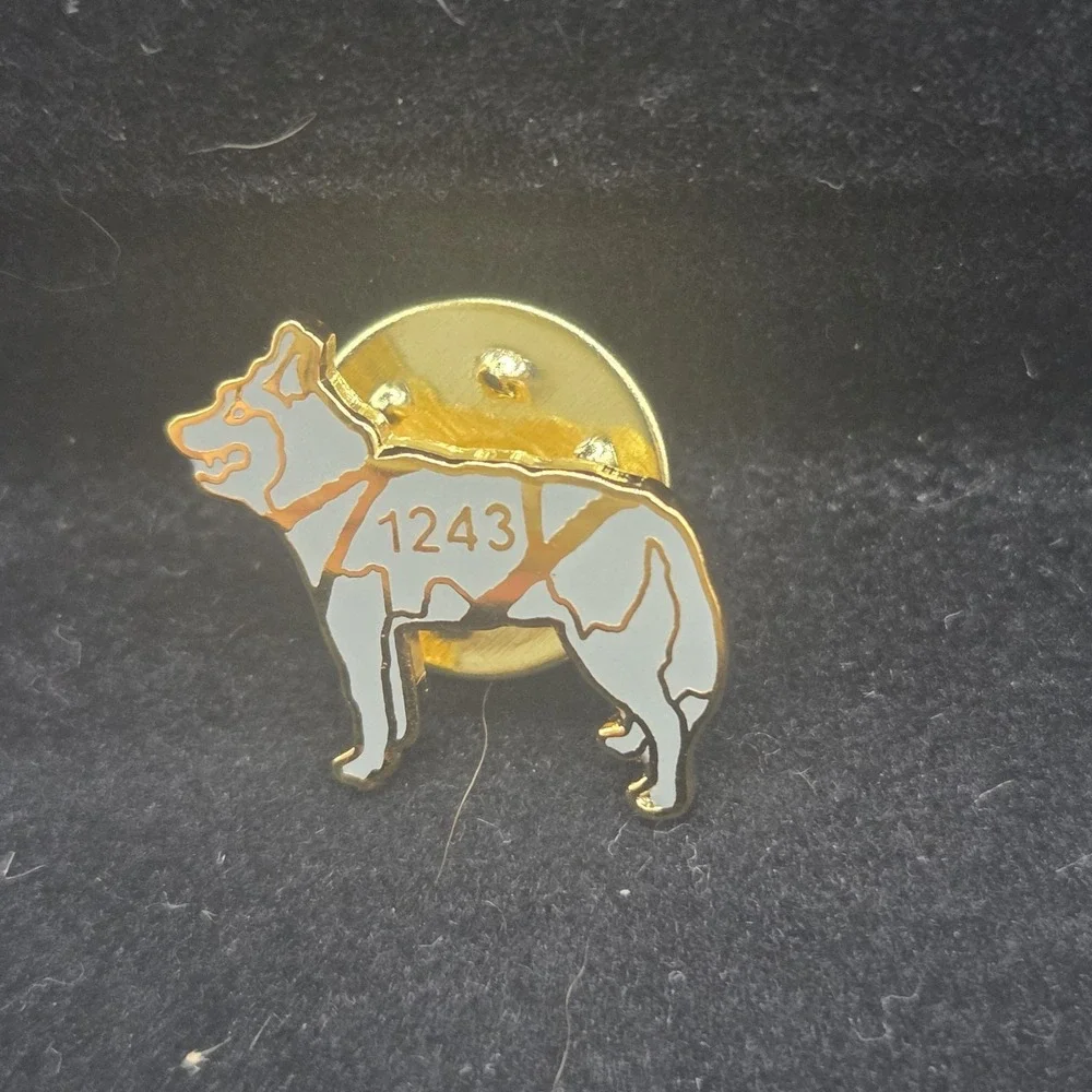 Alaska Regional Council Of Carpenters Pin Of Musher Sledding